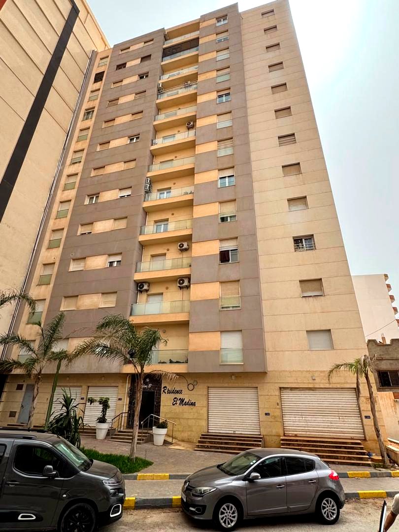 Façade principale — El Madina