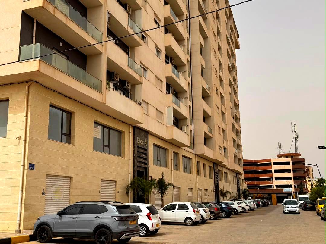 Façade & parking résident